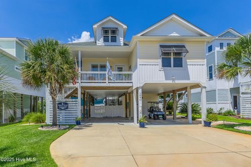 109 Se 44th St, Oak Island, NC, 28465-5500 | Card Image