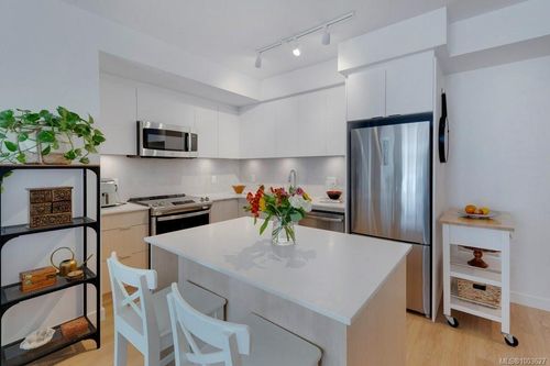 418-1115 Johnson St, Victoria, BC, V8V3M9 | Card Image
