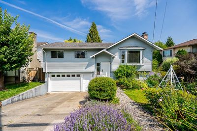 9328 213 St, House other with 3 bedrooms, 2 bathrooms and 3 parking in Langley BC | Image 2