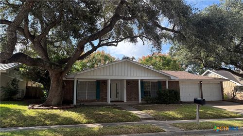 203 Longfellow Ln, Victoria, TX, 77904-1716 | Card Image