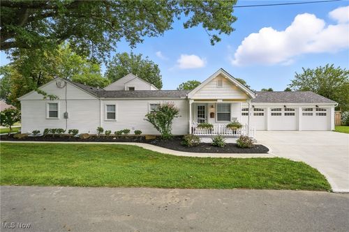 2001 Brownlee Ave, Youngstown, OH, 44514-1017 | Card Image