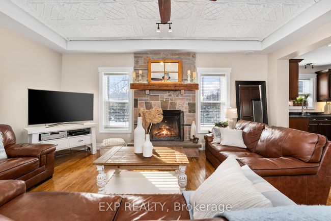 1742 Cameron St W, House other with 3 bedrooms, 2 bathrooms and 8 parking in Cannington ON | Image 14