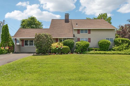 83 Coppersmith Road, Hempstead, NY, 11756 | Card Image