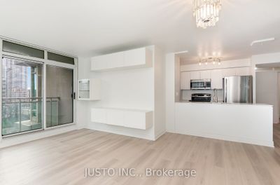 810 - 397 Front St W, Condo with 1 bedrooms, 1 bathrooms and 1 parking in Toronto ON | Image 2