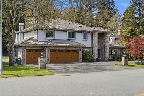 1032 Valewood Trail, Victoria, BC, V8X5G7 | Card Image
