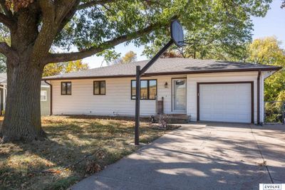 908 Pawnee Drive, House other with 5 bedrooms, 2 bathrooms and 1 parking in Gretna NE | Image 2