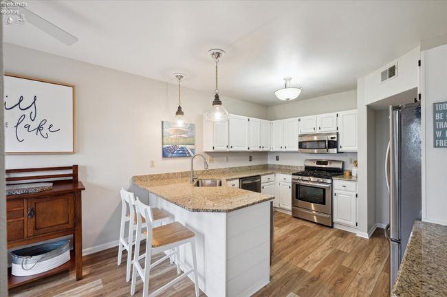 608 Monument Vw, Condo with 2 bedrooms, 3 bathrooms and 1 parking in Marblehead OH | Image 8