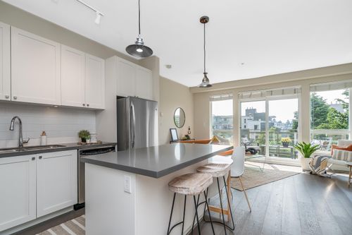 301-15850 26 Ave, Surrey, BC, V3Z2N6 | Card Image