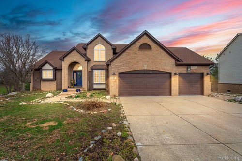 185 Columbia Dr, South Lyon, MI, 48178-1886 | Card Image