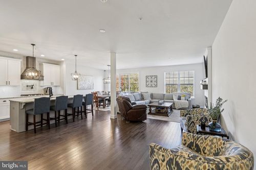 48 Hunters Ln, Glen Mills, PA, 19342-1648 | Card Image