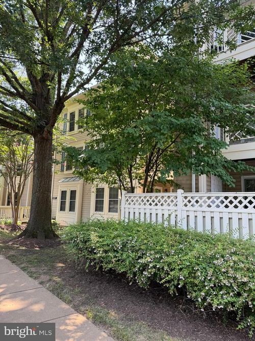 apt-102a-12217 Fairfield House Dr, FAIRFAX, VA, 22033-3939 | Card Image