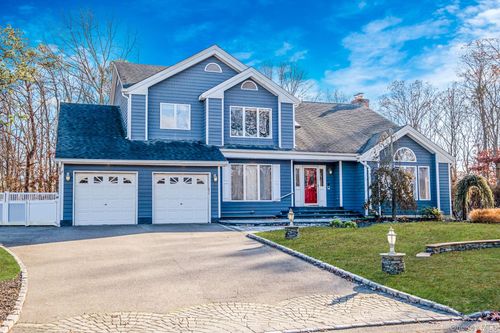 10 Cori Ln, Bohemia, NY, 11716-3411 | Card Image