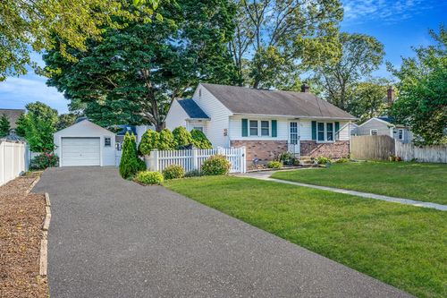 12 Virginia St, Centereach, NY, 11720-4015 | Card Image