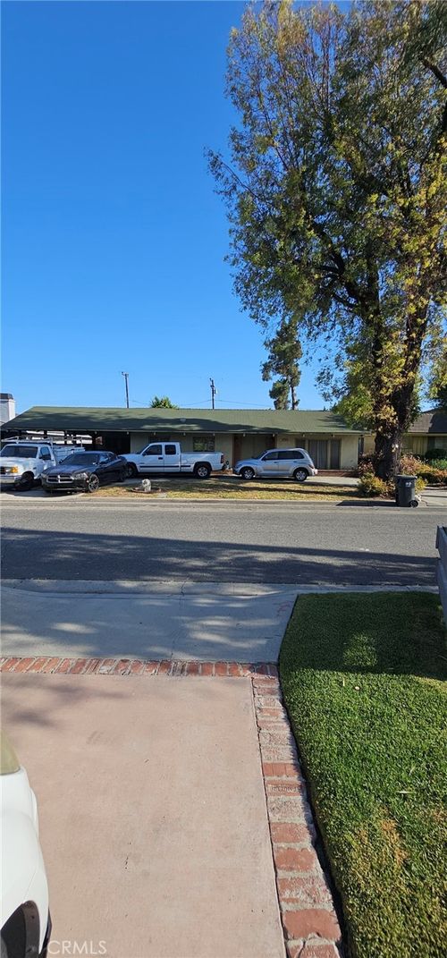 808 E Clemmer Dr, Compton, CA, 90221-5302 | Card Image