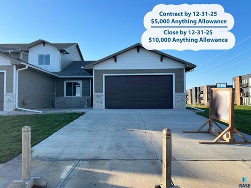 5215 E 67th St Street, Sioux Falls, SD, 57108 | Card Image