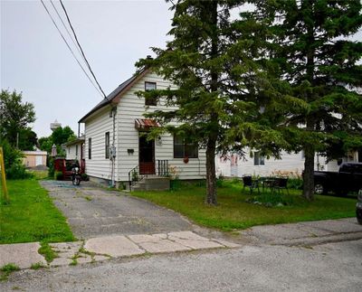 10 Meadow St, House other with 5 bedrooms, 2 bathrooms and 3 parking in Cobden ON | Image 1