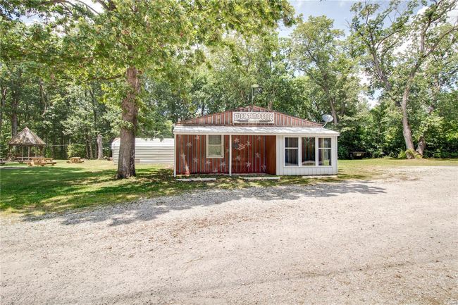 15875 Shipman Rd, Home with 0 bedrooms, 0 bathrooms and null parking in Carlinville IL | Image 9
