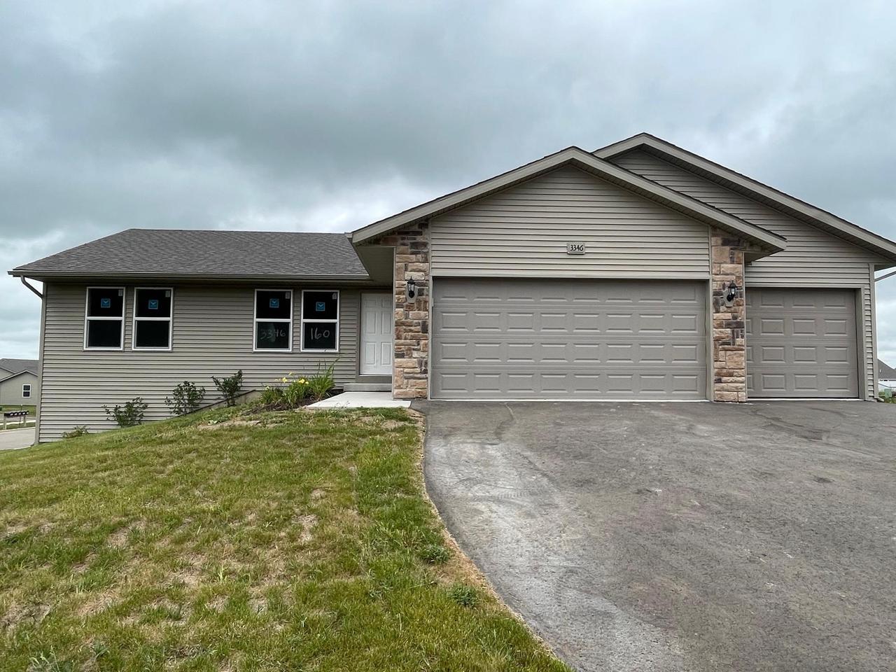 Emerald Dr, Janesville, WI 53546