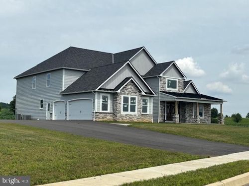 1-11 Fiorino Way, SINKING SPRING, PA, 19608-4400 | Card Image