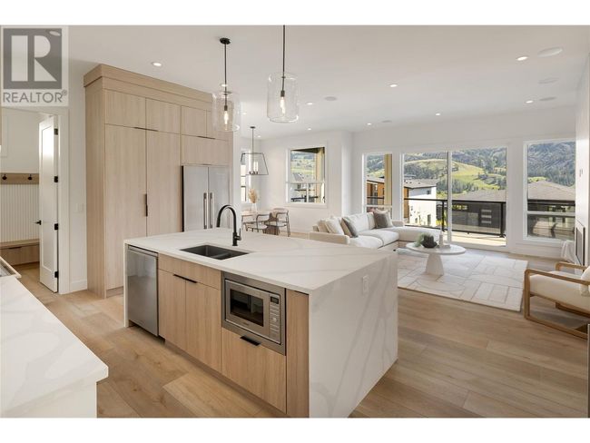 893 Loseth Dr, House other with 6 bedrooms, 4 bathrooms and 4 parking in Kelowna BC | Image 10