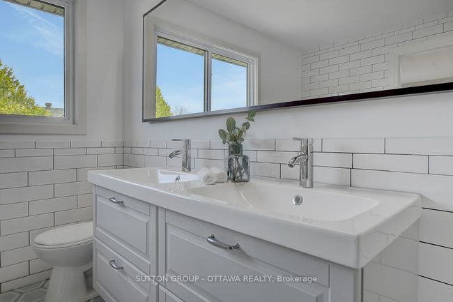 1633 Bottriell Way, House other with 5 bedrooms, 3 bathrooms and 4 parking in Orléans ON | Image 35