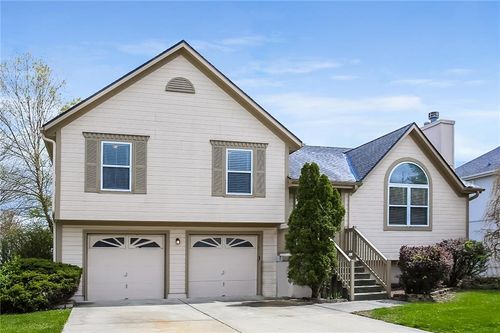 1221 Se Rosehill Dr, Lee's Summit, MO, 64081-2767 | Card Image