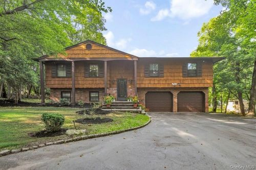 6 Arrow Lane, Clarkstown, NY, 10956 | Card Image