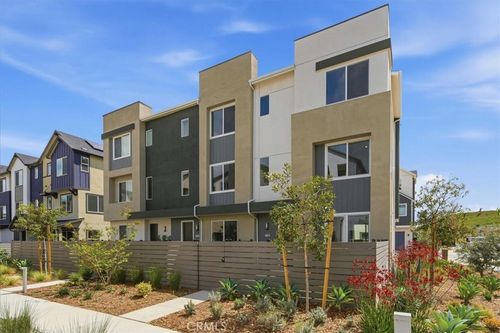 27314 Bear Creek Ln, Valencia, CA, 91381-2385 | Card Image