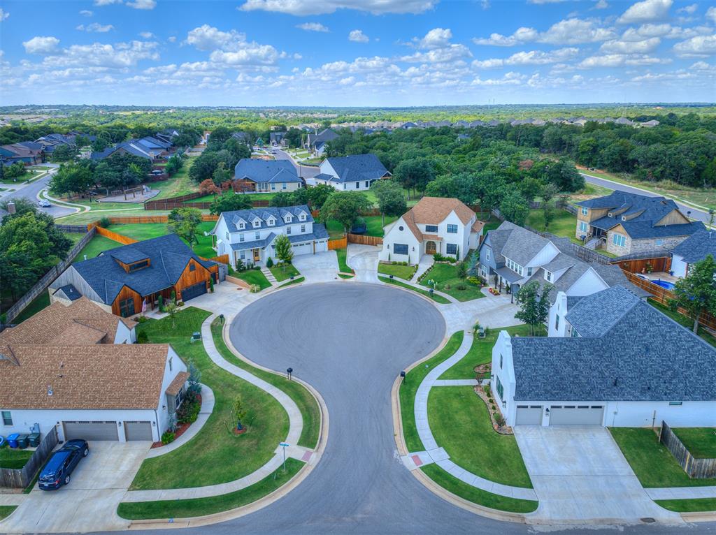 Waters Edge Ct, Edmond, OK 73034