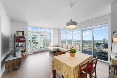 3810 - 4670 Assembly Way, Condo with 2 bedrooms, 2 bathrooms and 1 parking in Burnaby BC | Image 1