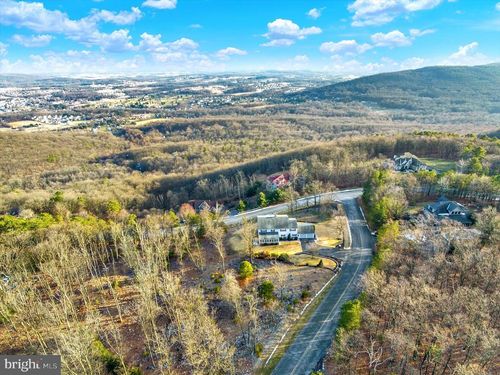 1065 Kuhn Rd, BOILING SPRINGS, PA, 17007-9663 | Card Image