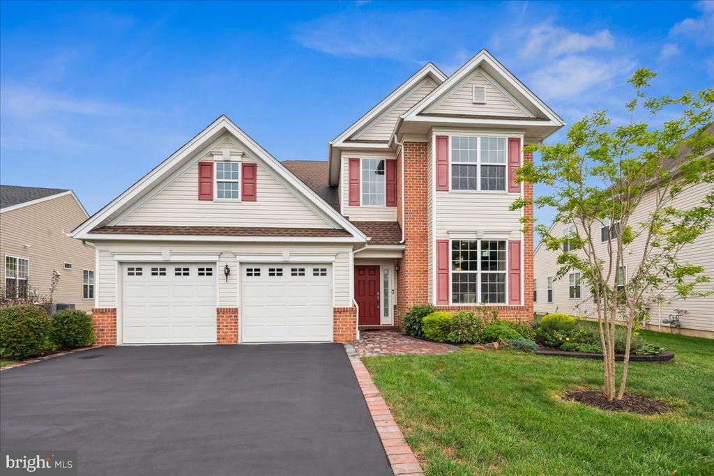 Dunwell Dr, Kendall Park, NJ 08824