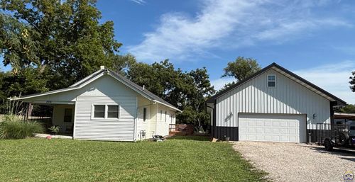 300 Maple Ave, Hartford, KS, 66854-9706 | Card Image