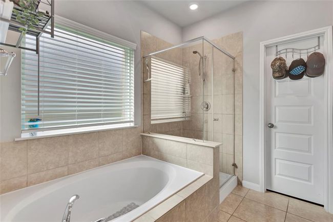 Primary Bathroom | Image 20