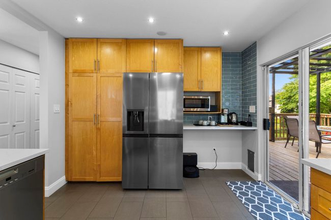 20147 Hampton St, House other with 3 bedrooms, 2 bathrooms and 5 parking in Maple Ridge BC | Image 11