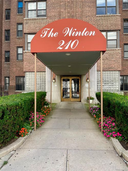 5d-210 Martine Ave, White Plains, NY, 10601-3432 | Card Image