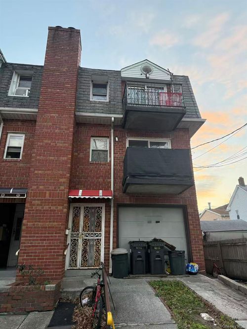 4512 Robinson St, Flushing, NY, 11355-3443 | Card Image