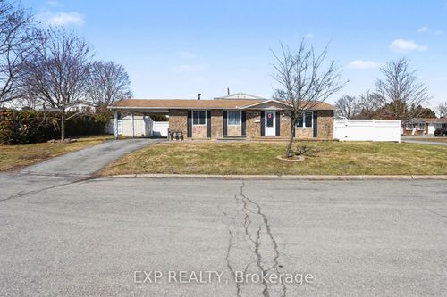 2 Folkstone Crt, Ottawa, ON, K1B4J9 | Card Image