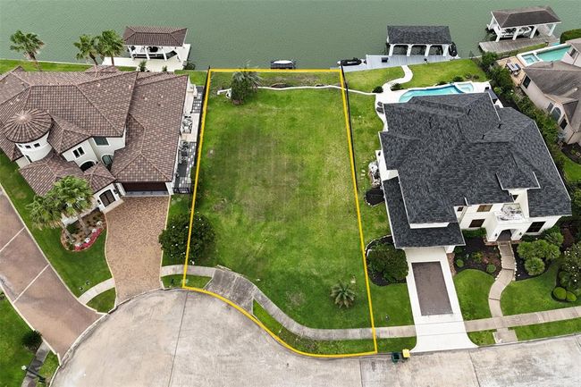 10, 000 sq ft cul de sac lot with immediate water access to Clear Lake and Galveston Bay! | Image 15