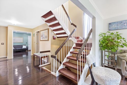 5305 Wright Way S, West Bloomfield, MI, 48322-2118 | Card Image