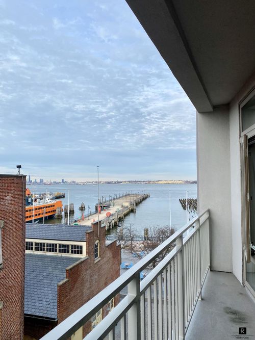 4-j-90 Bay Street Lndg, Staten Island, NY, 10301-2660 | Card Image