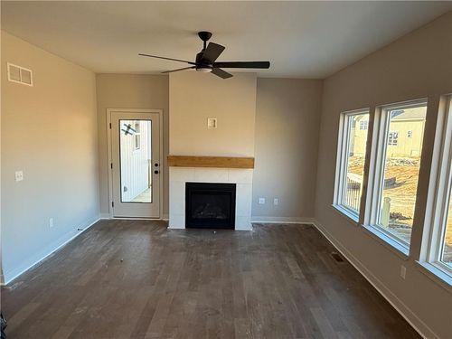 16209 Ryan Cir, Parkville, MO, 64152-8802 | Card Image