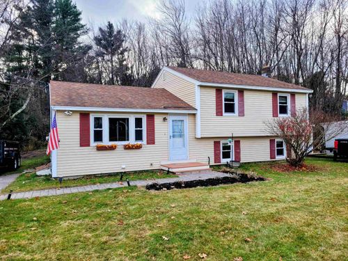 4 Ledgewood Dr, Derry, NH, 03038-5379 | Card Image