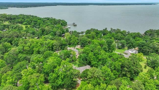 Minutes away from the lake! | Image 40