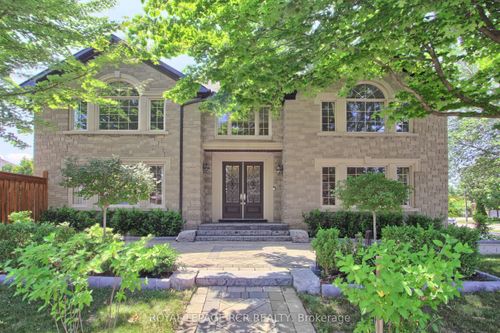 646 Brooker Ridge, Newmarket, ON, L3X1V7 | Card Image