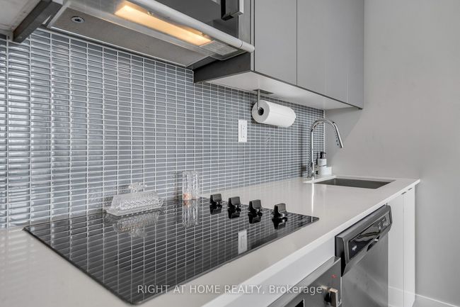 2303 - 2916 Highway 7, Condo with 2 bedrooms, 2 bathrooms and 1 parking in Vaughan ON | Image 11