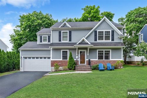 656 Wyndemere Ave, Ridgewood, NJ, 07450-3551 | Card Image