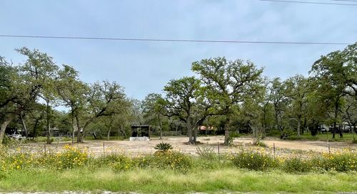 204 Hickory Hill Dr, La Vernia, TX, 78121-5210 | Card Image