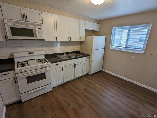 32055 Cheboygan Ct, Westland, MI, 48186-4739 | Card Image