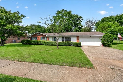 717 Robindale Drive, Waynesville, OH, 45068 | Card Image
